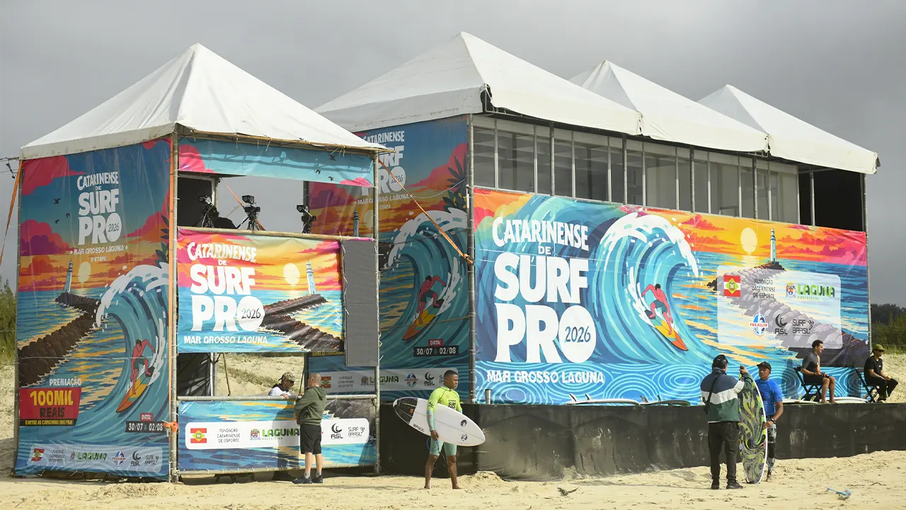Onda de Orgulho: Caetano Vargas Leva Itapoá ao Pódio do Surf Catarinense!